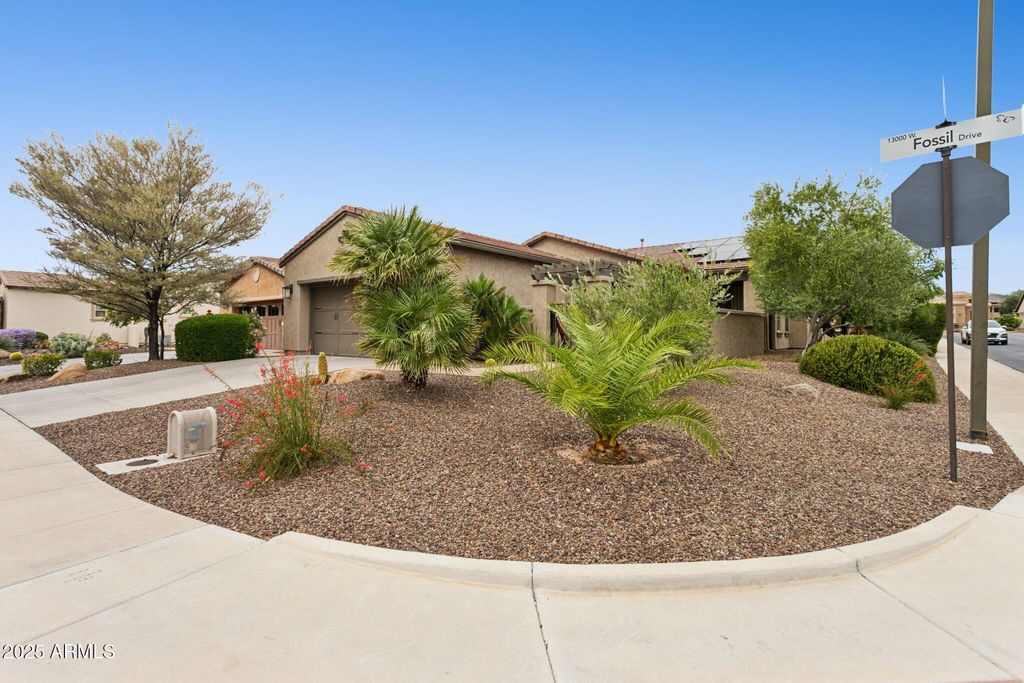 Photo of 12958 W Fossil Drive, Peoria, AZ 85383 (MLS # 6932451)