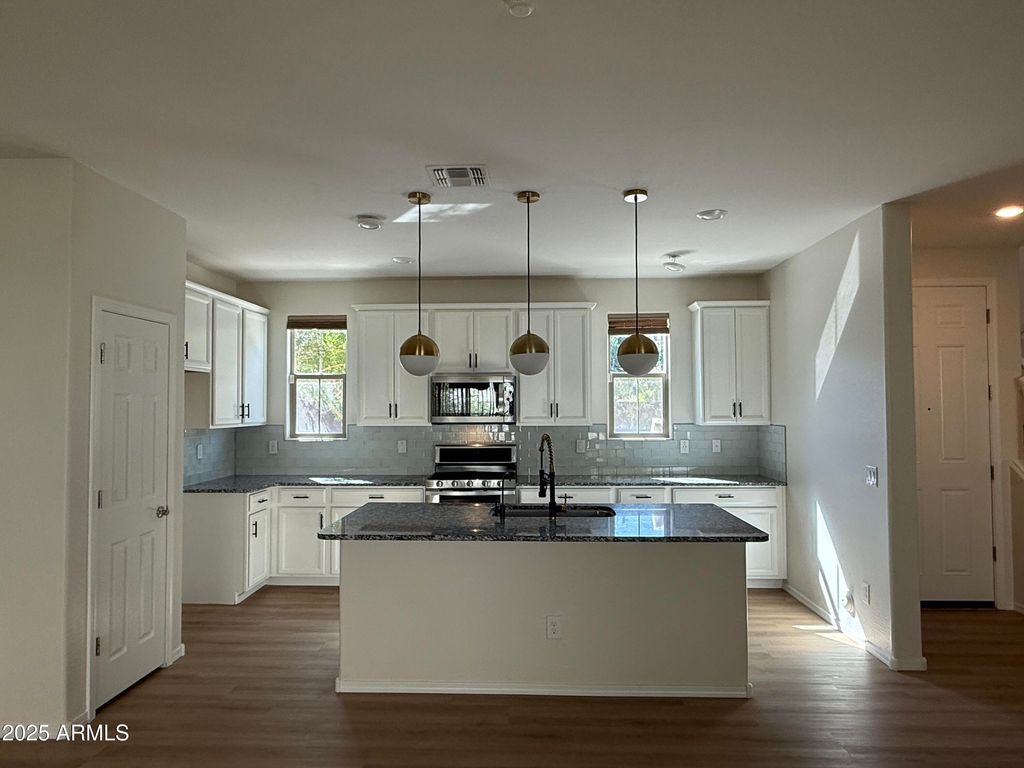 Photo of 1527 S Loren Lane, Gilbert, AZ 85296 (MLS # 6922502)