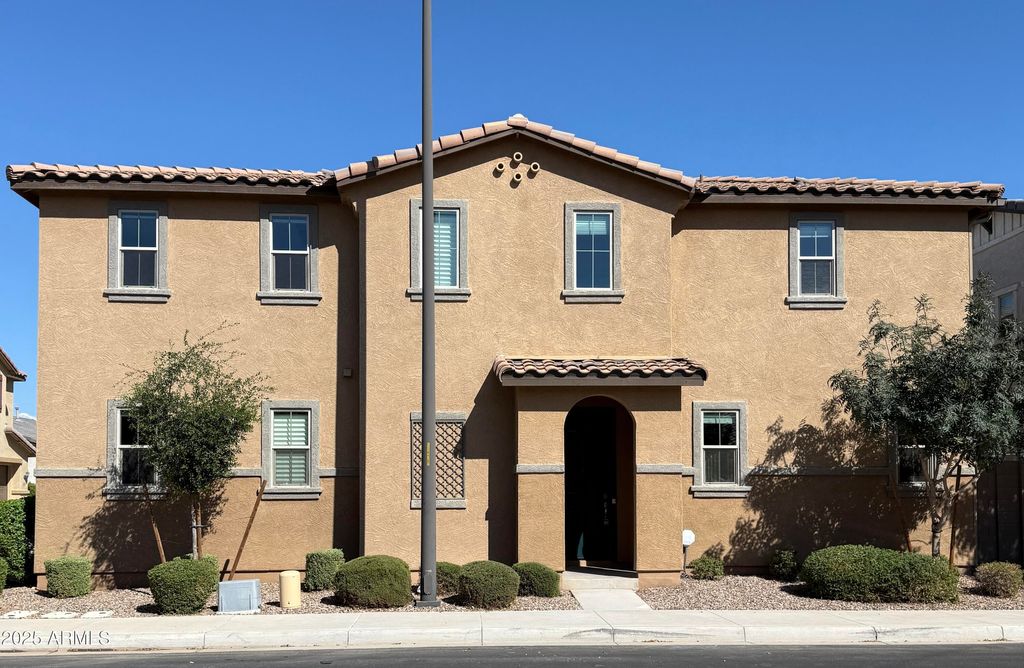 Photo of 1527 S Loren Lane, Gilbert, AZ 85296 (MLS # 6922502)