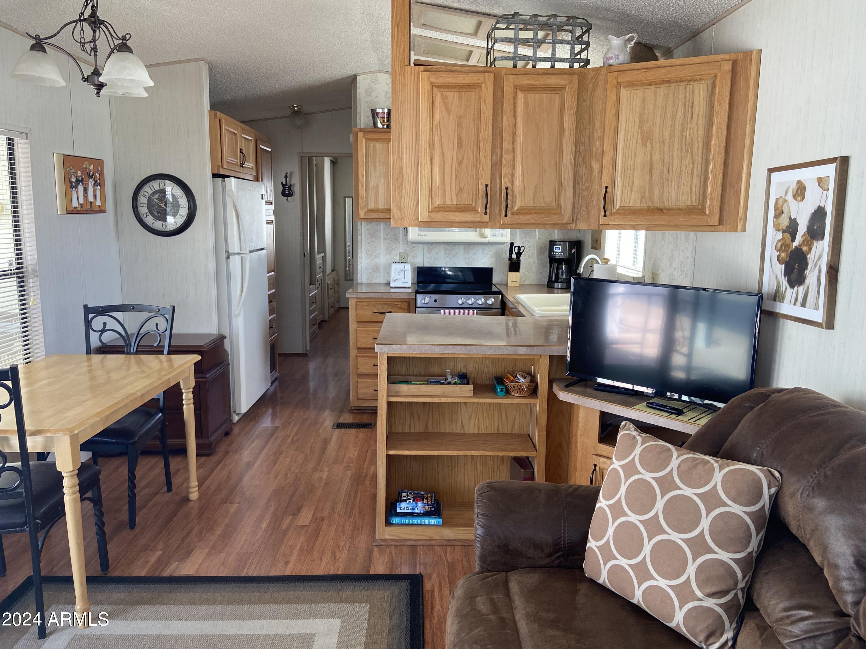 1098 S SHOSHONE Drive 98