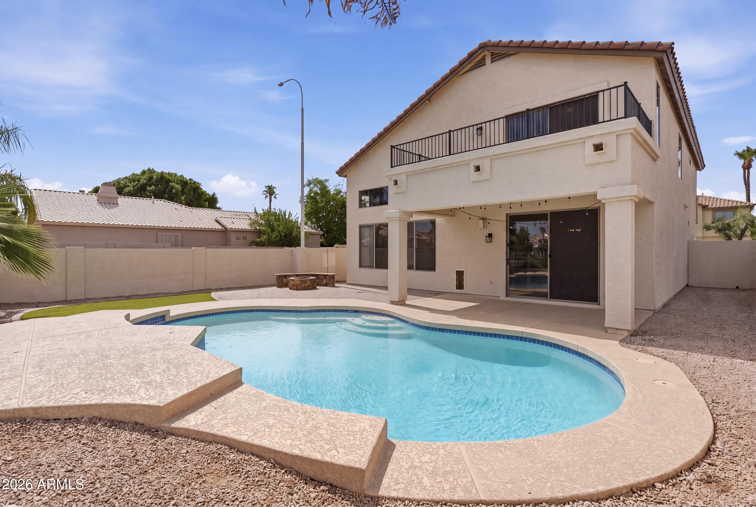 902 W AZALEA Place