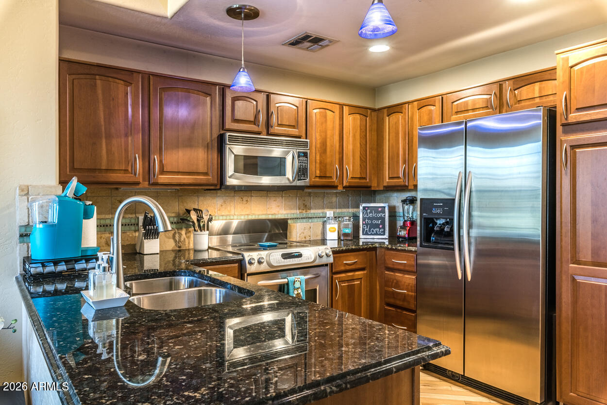 1664 E BRIDGEPORT Parkway