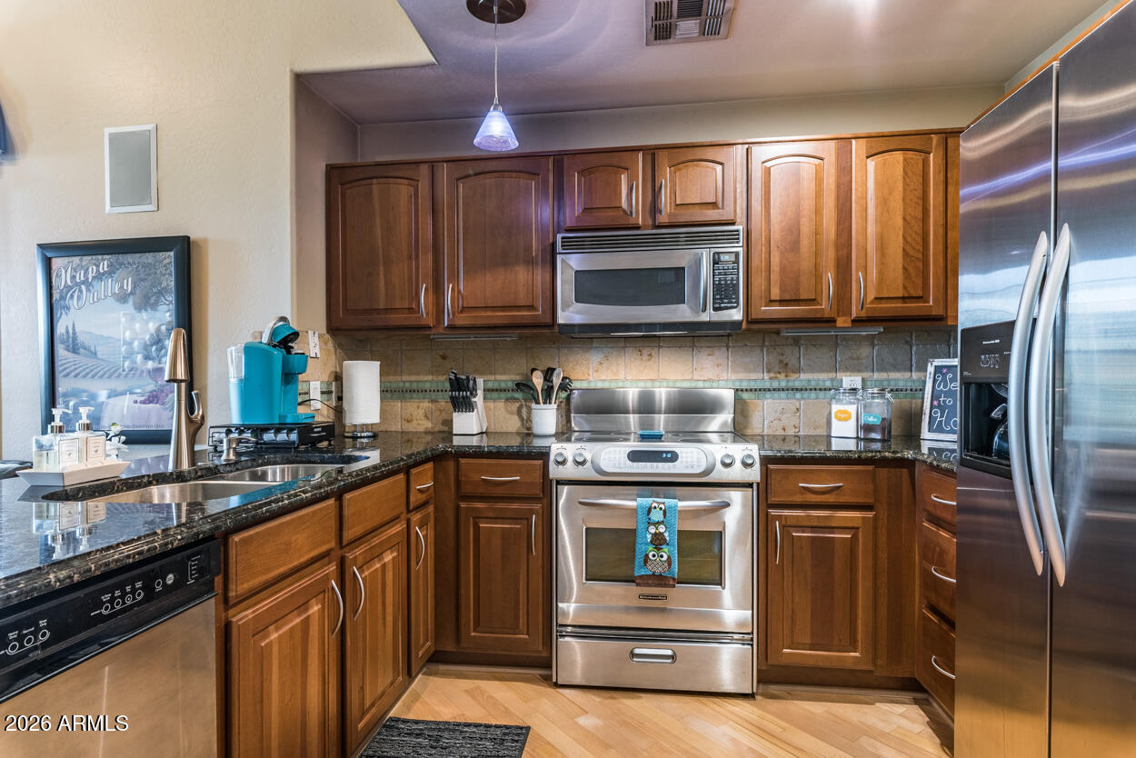 1664 E BRIDGEPORT Parkway