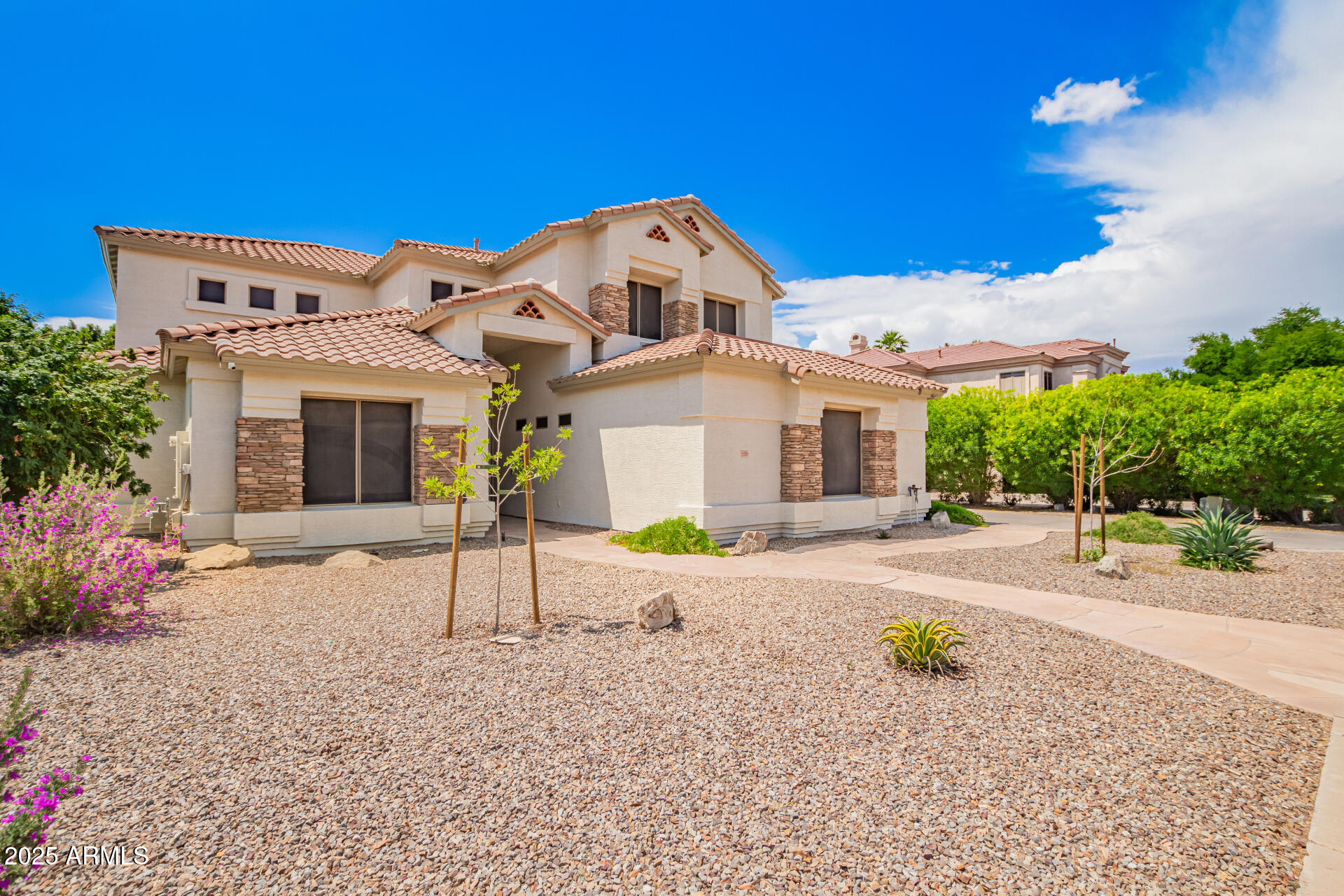 1253 E IVANHOE Court