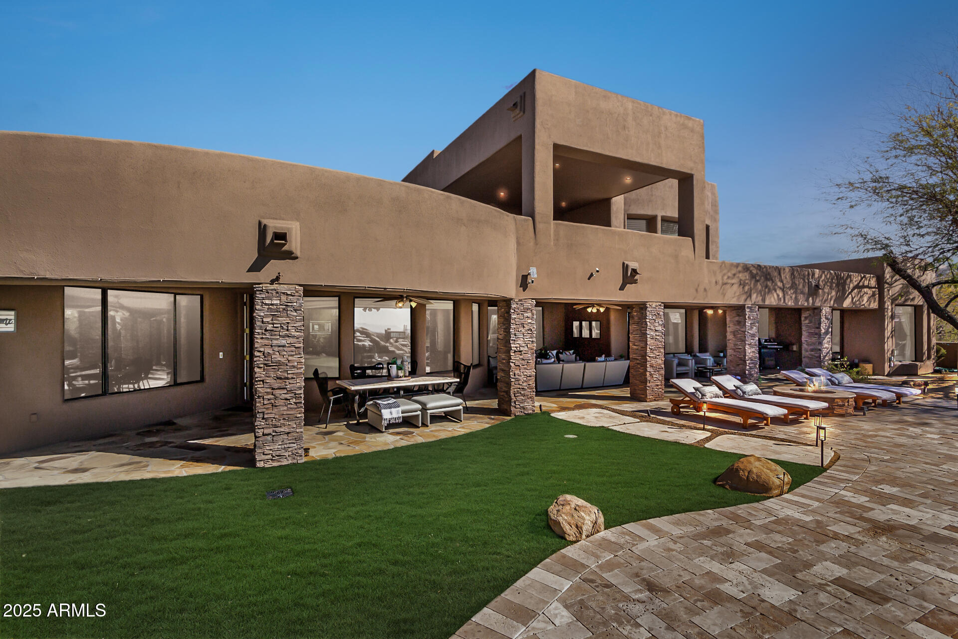 10004 E SANTA CATALINA Drive