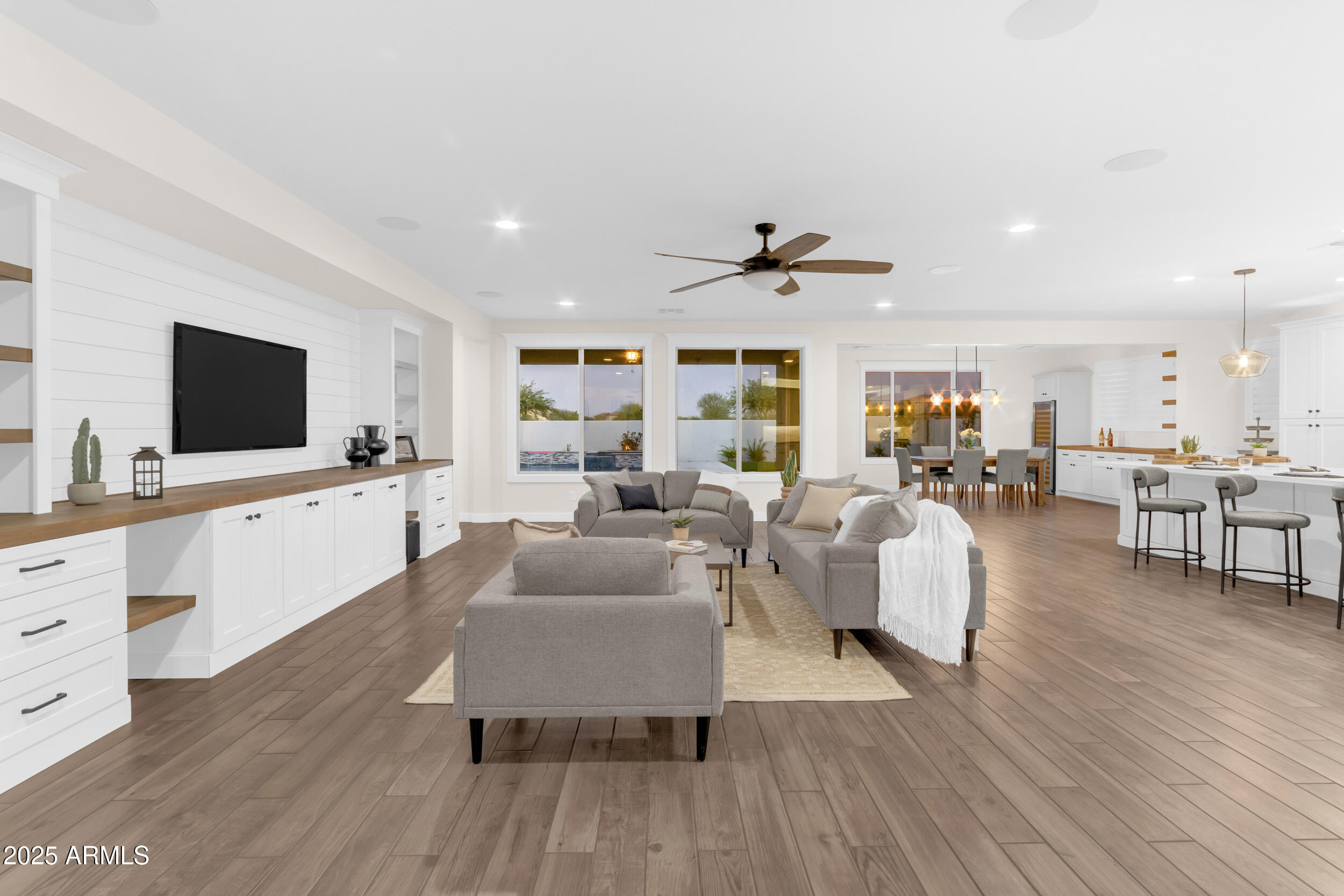 5555 S DEL RANCHO --