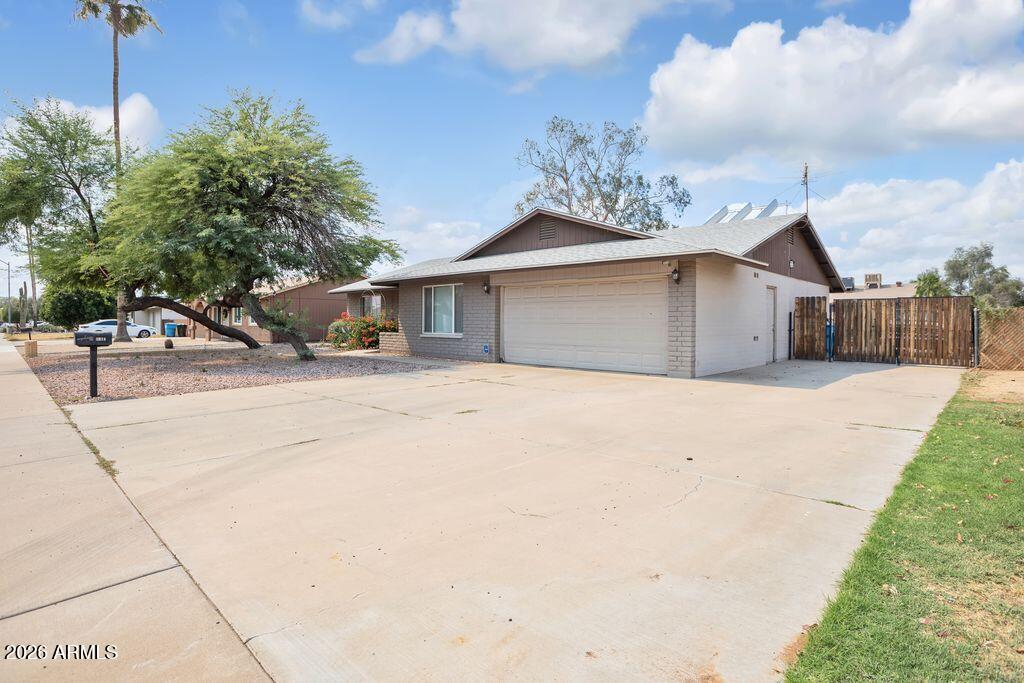 3014 W ANGELA Drive