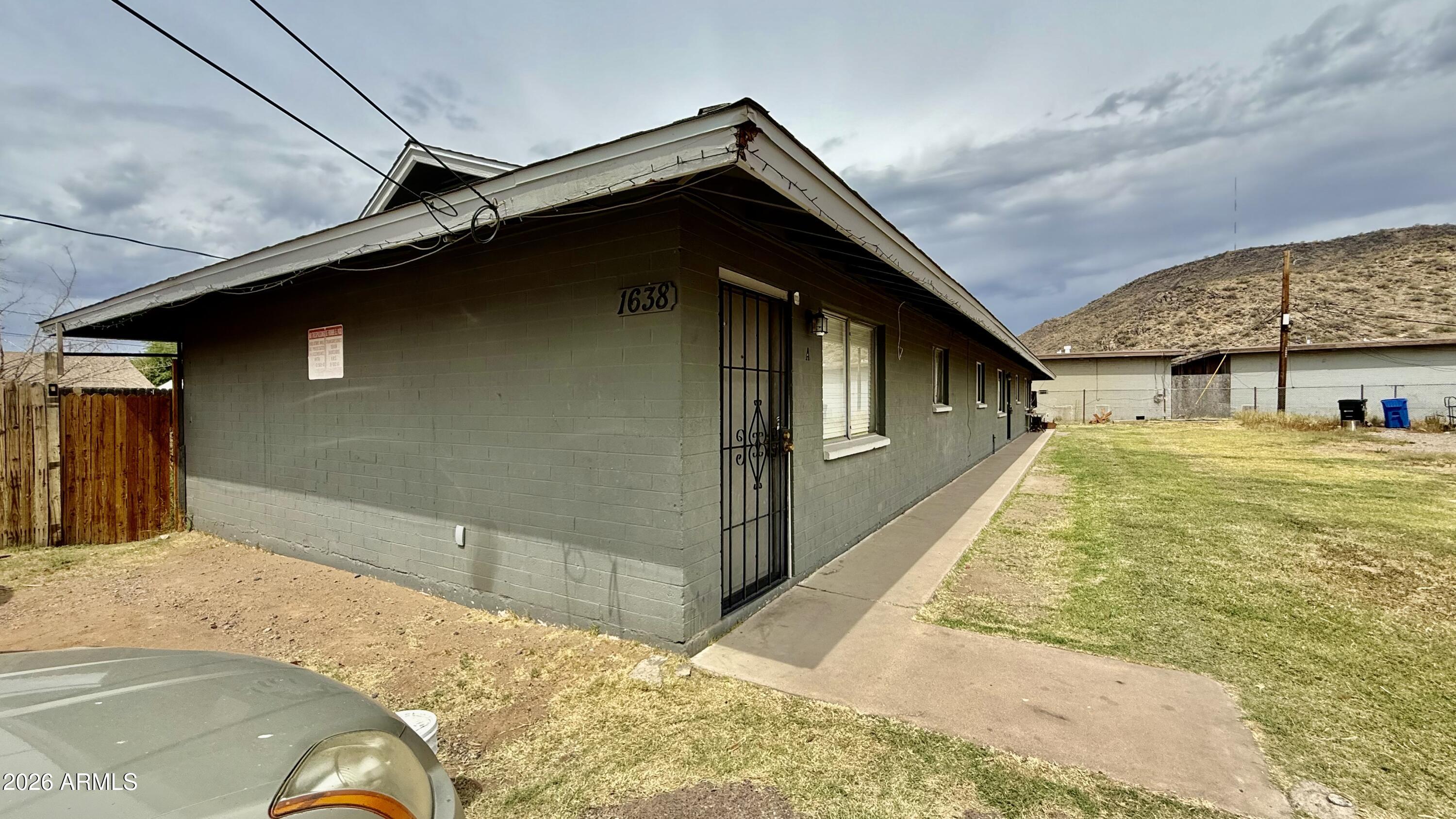 1638 W DESERT COVE Avenue W b