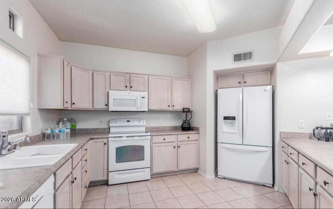 1351 N PLEASANT Drive 1098