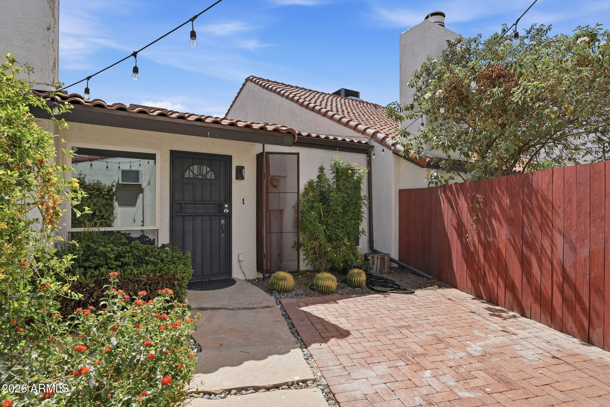 5805 N 8TH Place
