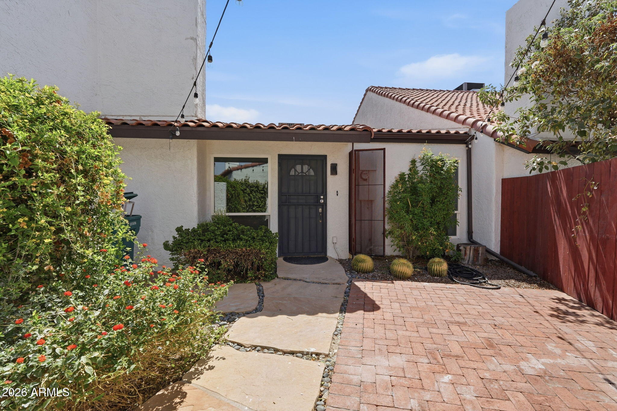 5805 N 8TH Place