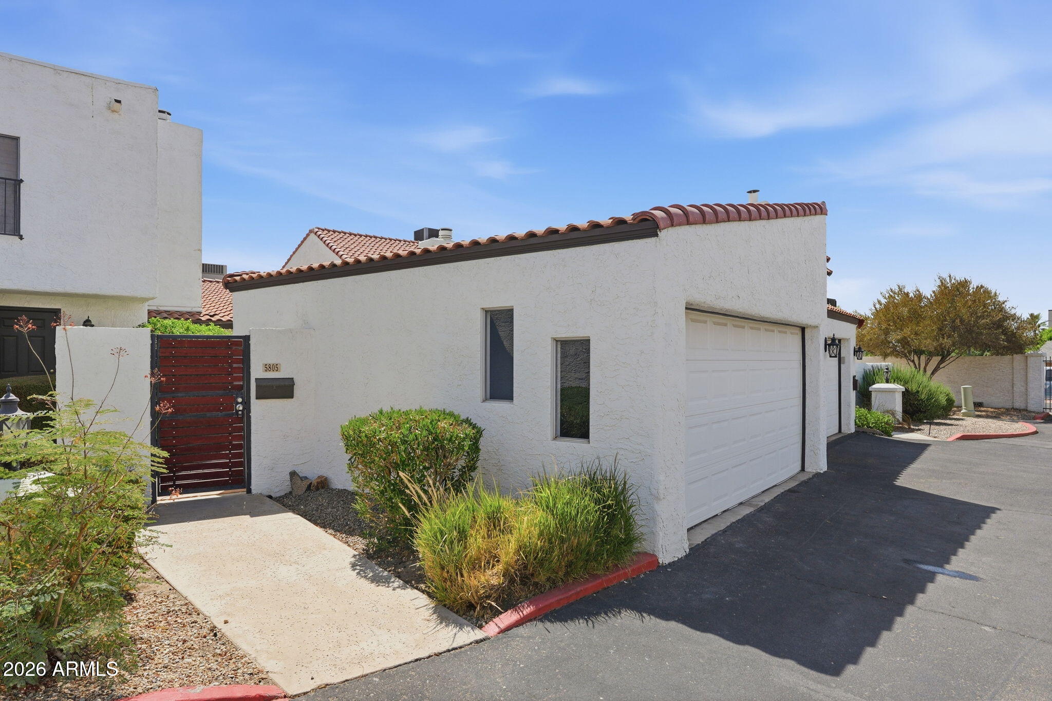 5805 N 8TH Place