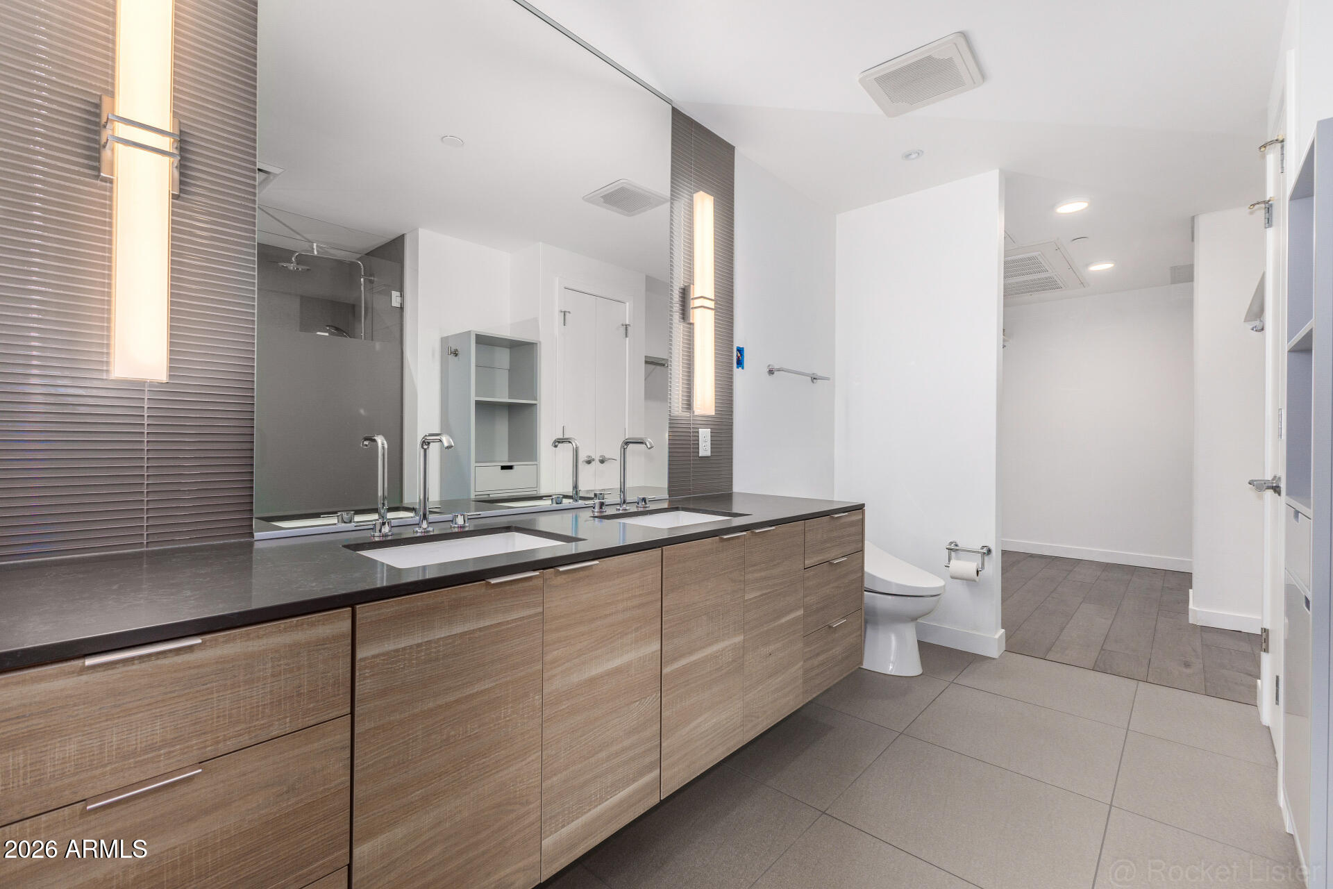 2300 E CAMPBELL Avenue 104