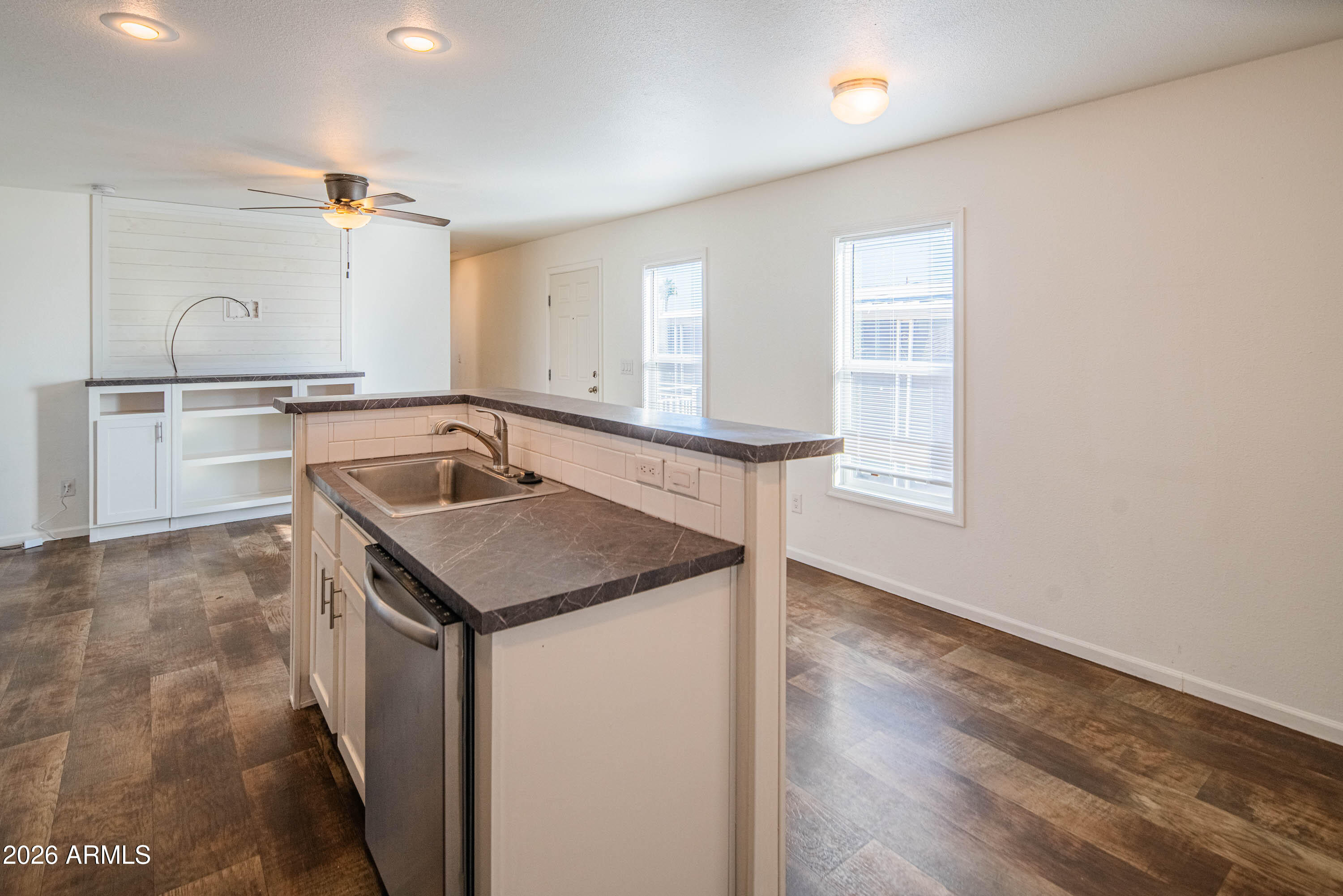 5601 W MISSOURI Avenue 157