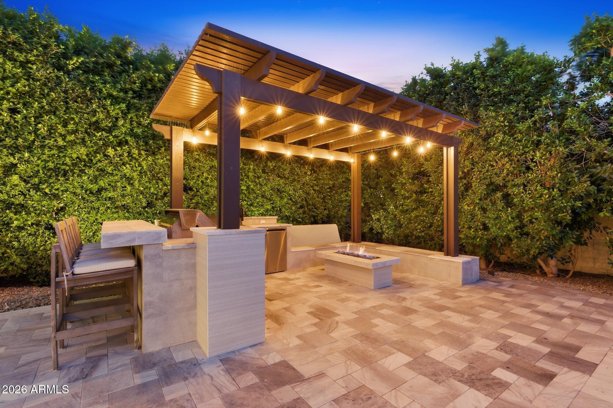 2633 E GERONIMO Street