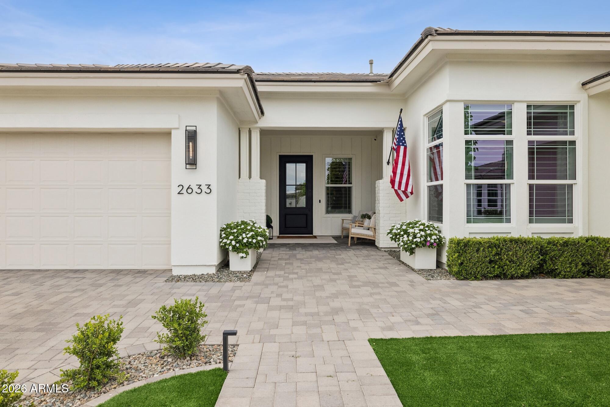 2633 E GERONIMO Street