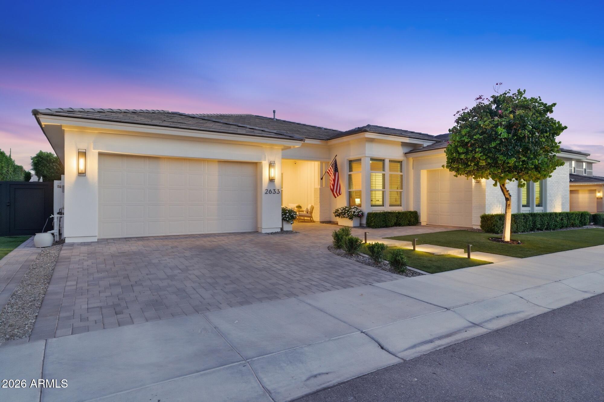 2633 E GERONIMO Street