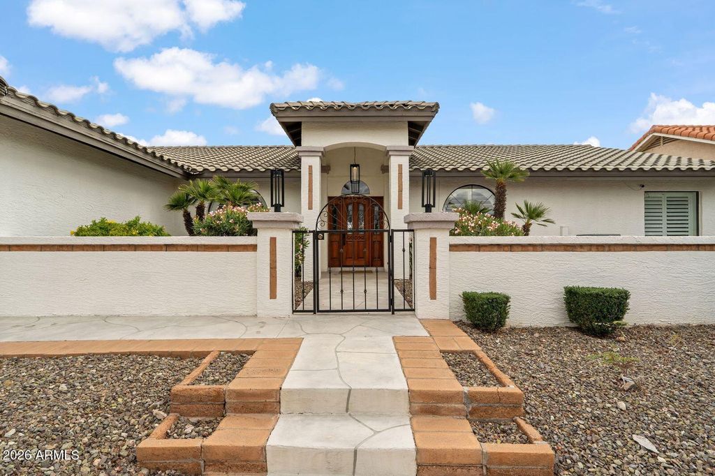 Photo of 1129 E Forest Hills Drive, Phoenix, AZ 85022 (MLS # 6999513)