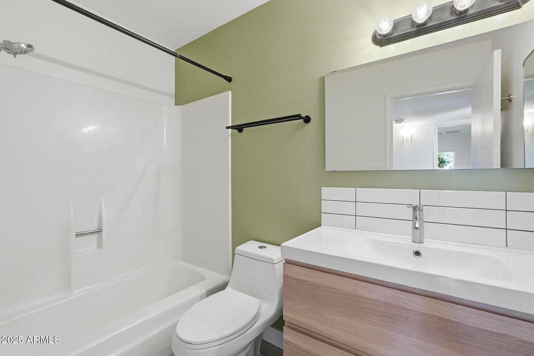 1321 E TOWNLEY Avenue