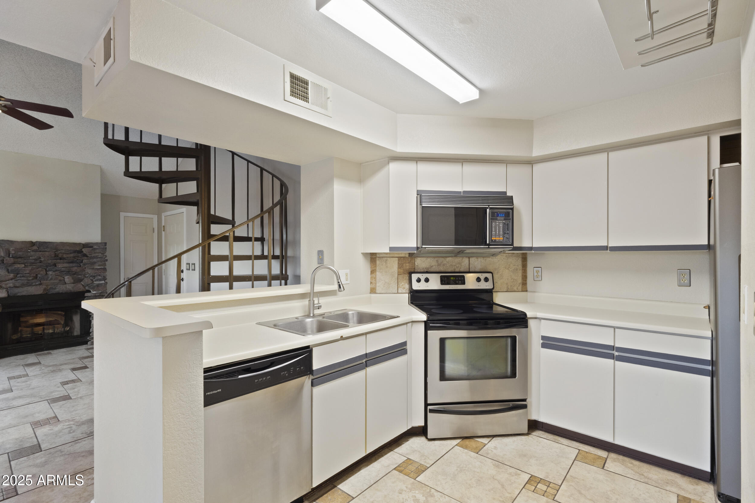 2333 E SOUTHERN Avenue 2041