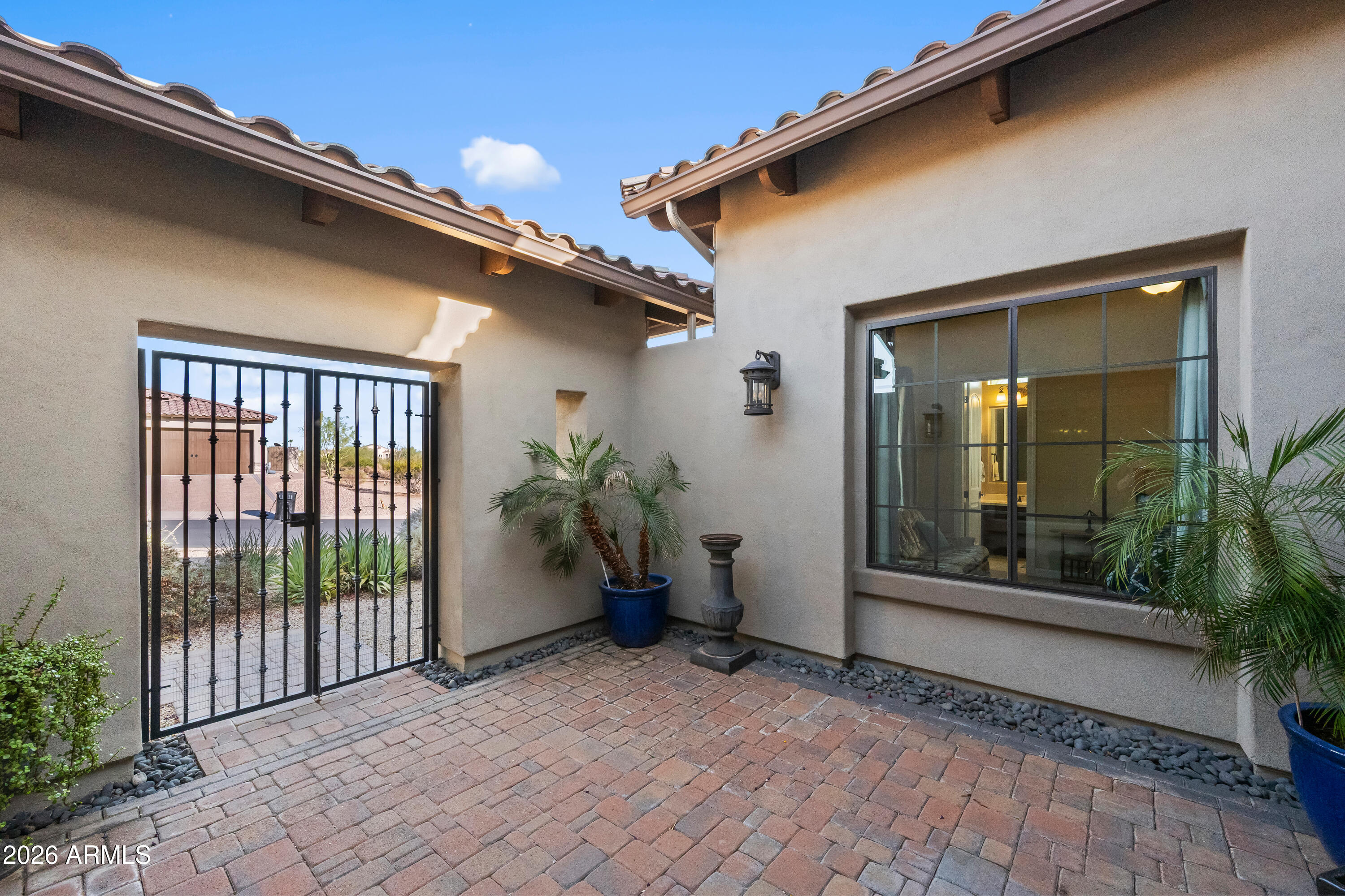 8856 E ROSEDALE Circle
