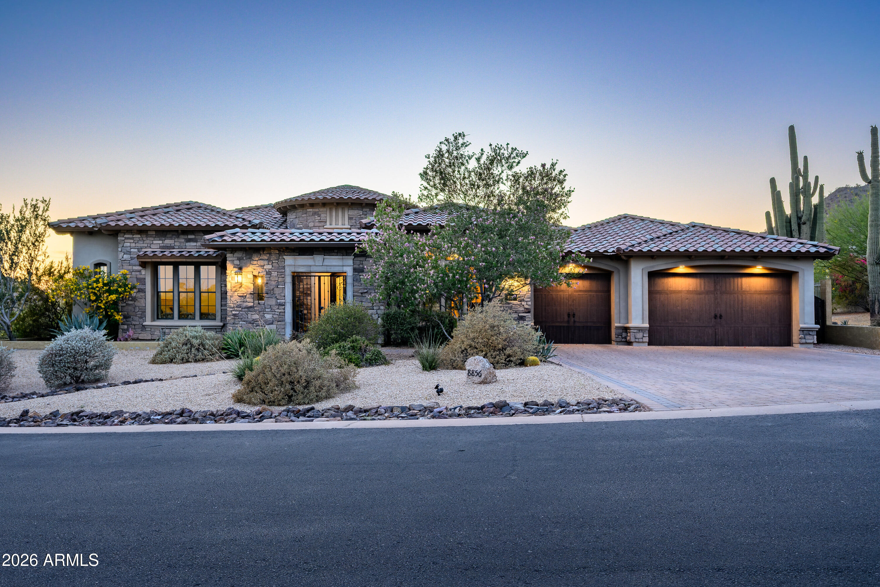 8856 E ROSEDALE Circle