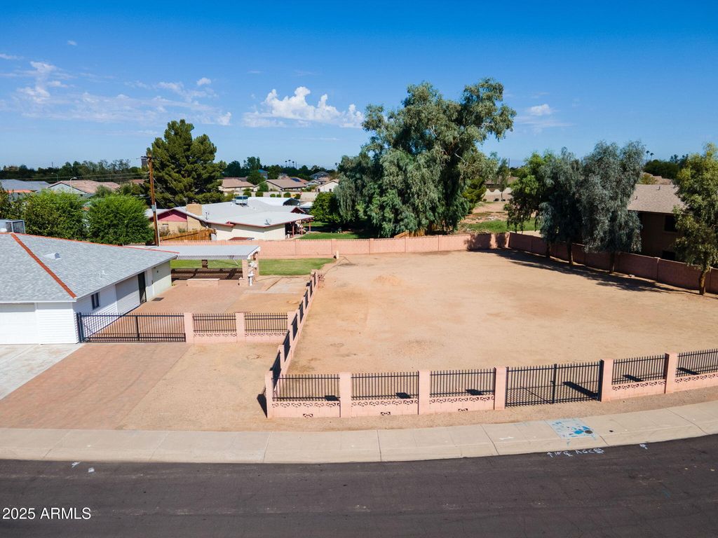 Photo of 7614 W Palmaire Avenue, Glendale, AZ 85303 (MLS # 6931317)