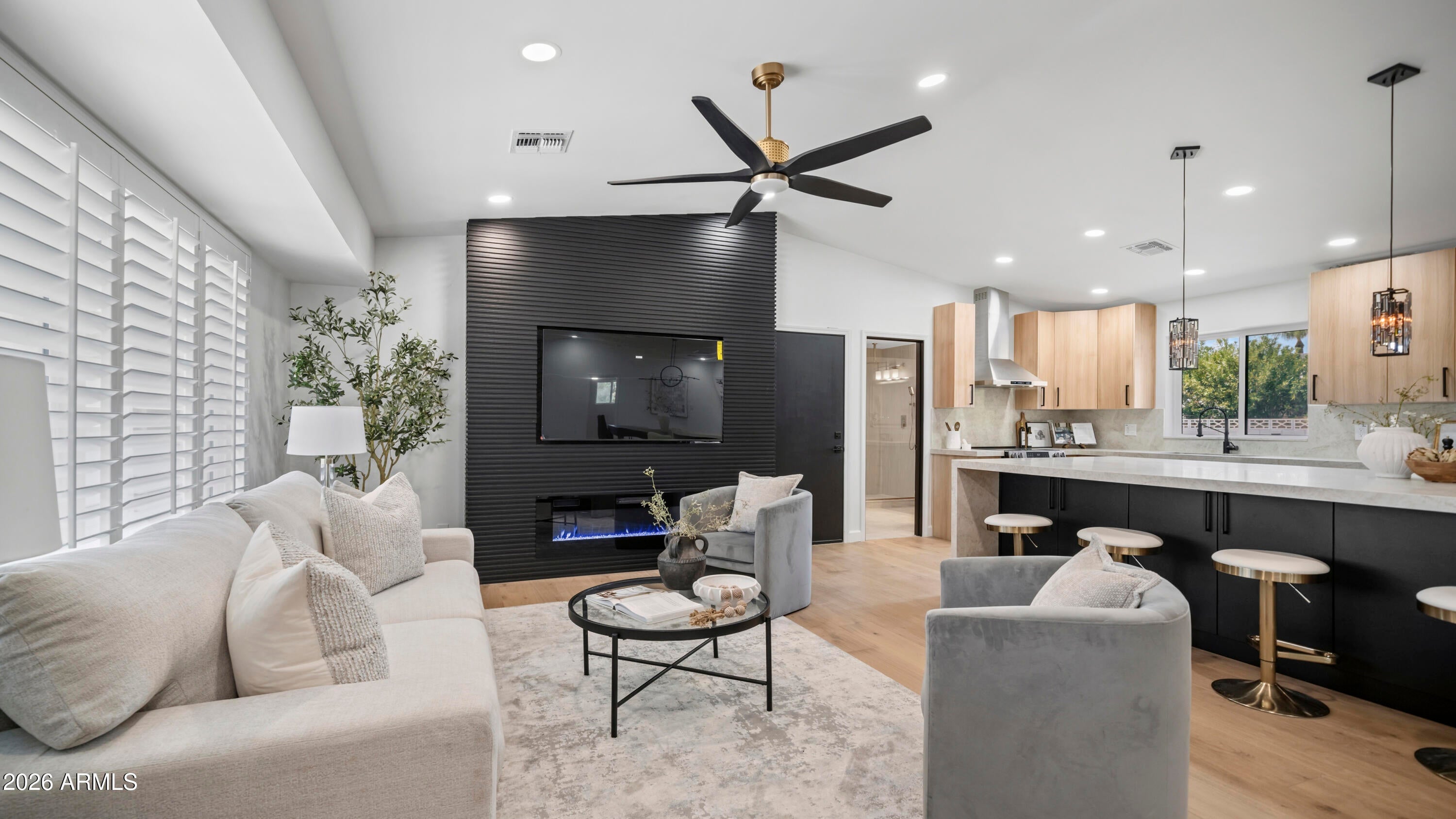 8620 E SELLS Drive