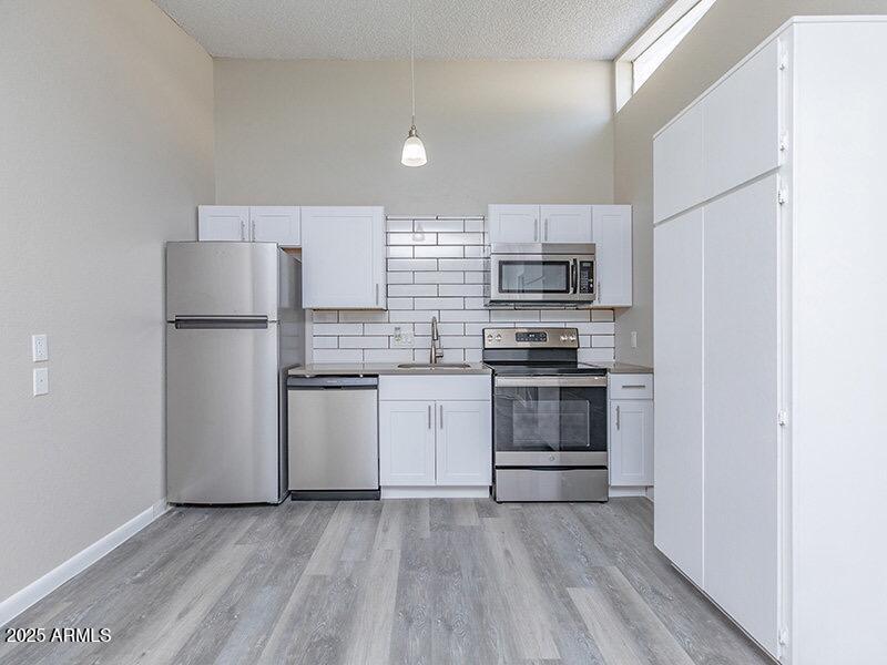 13517 W GLENDALE Avenue ST