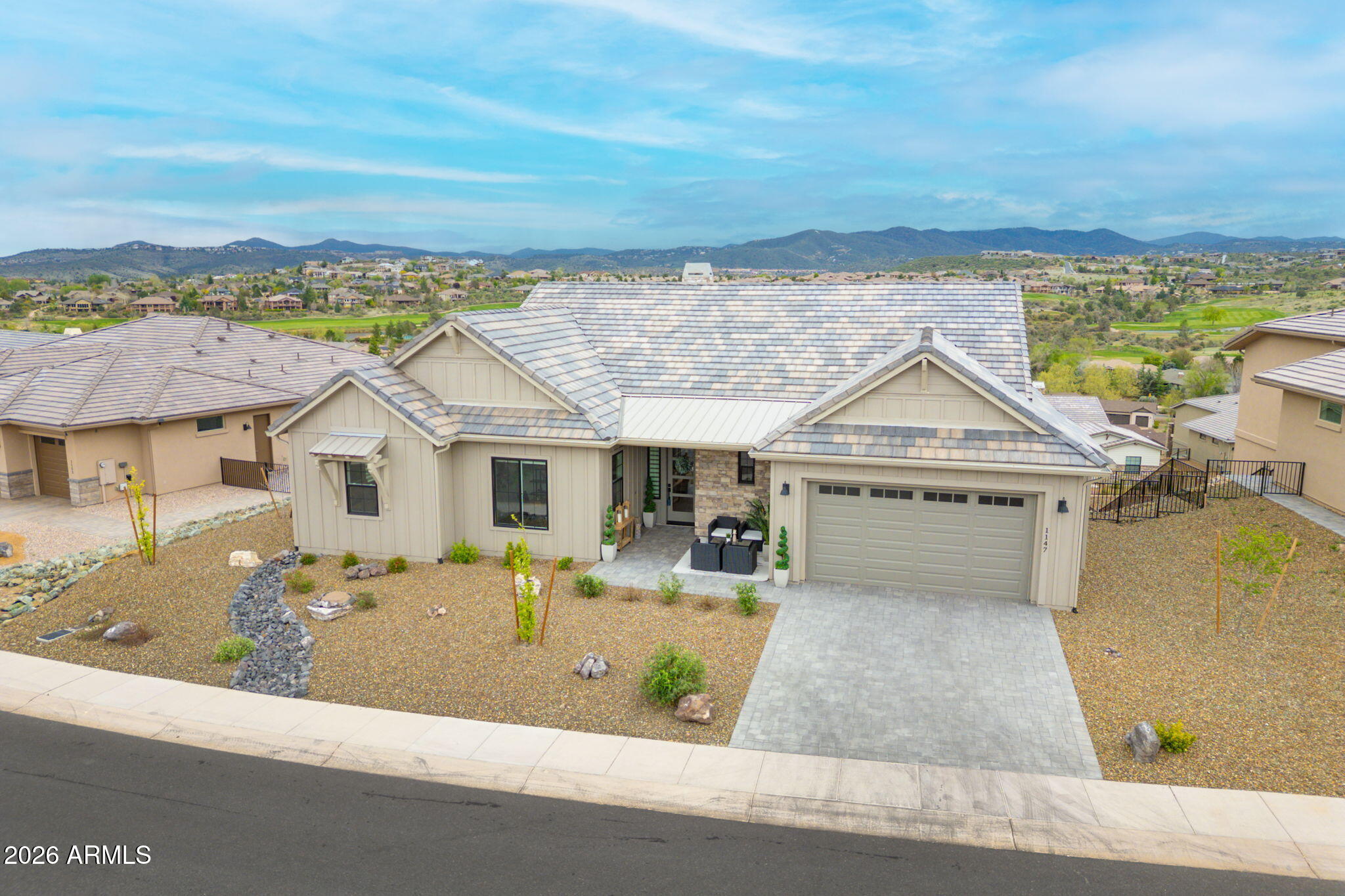 1147 S LAKEVIEW Drive