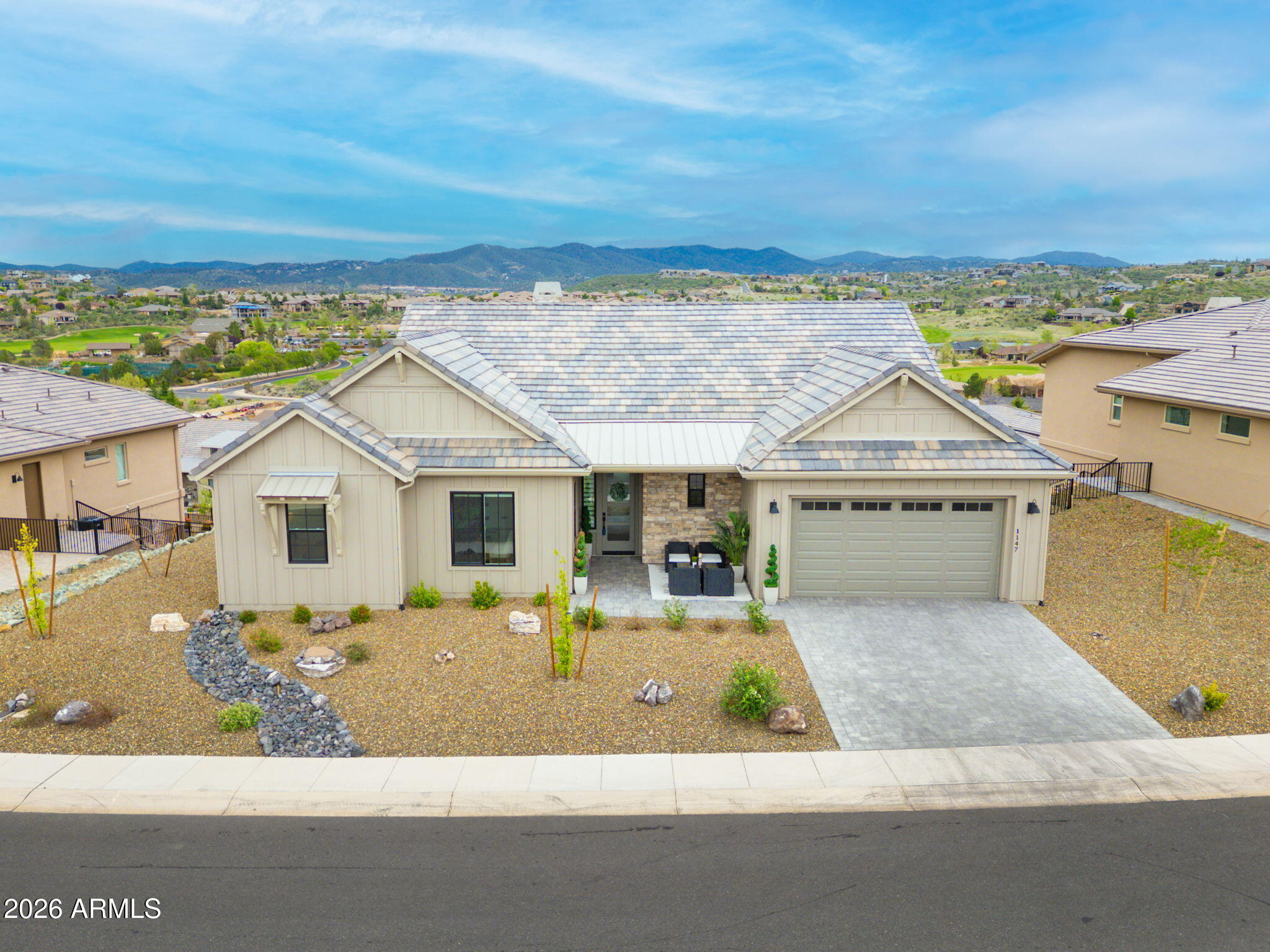 1147 S LAKEVIEW Drive