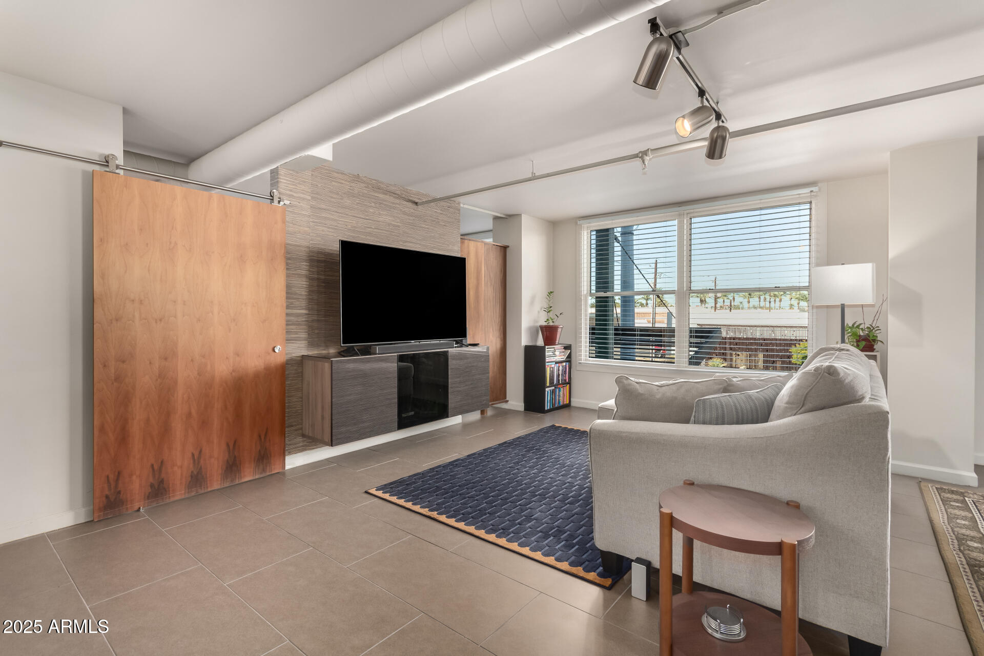 535 W THOMAS Road 213