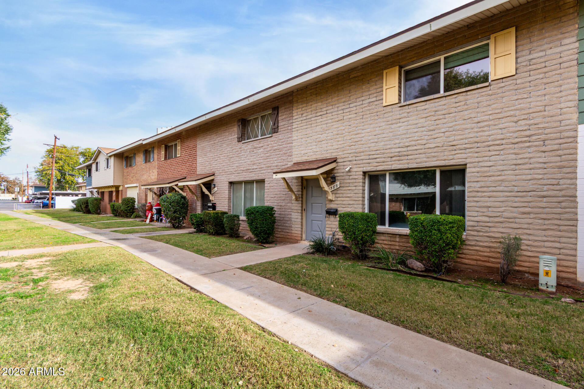 1586 W Campbell Avenue