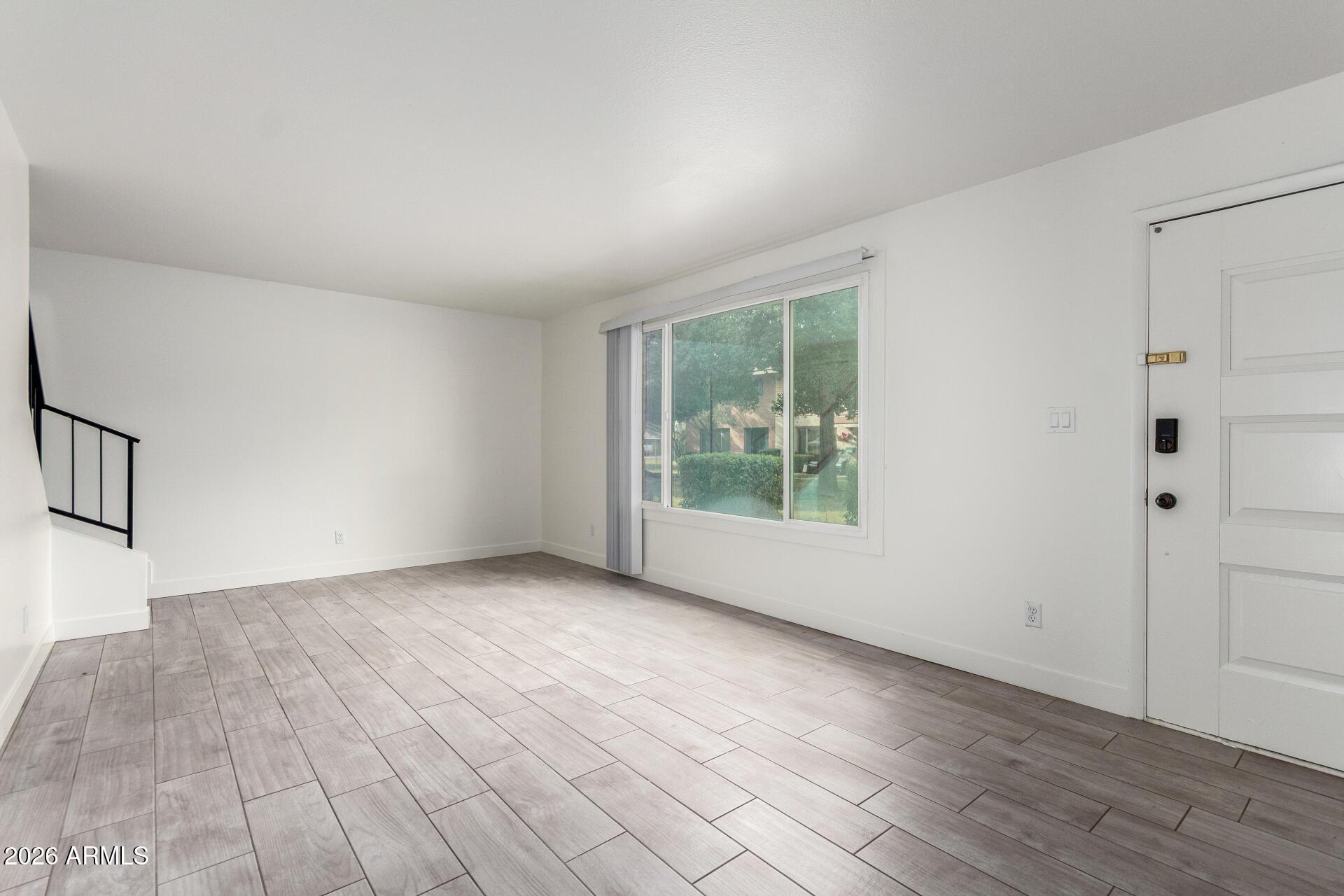 1586 W Campbell Avenue