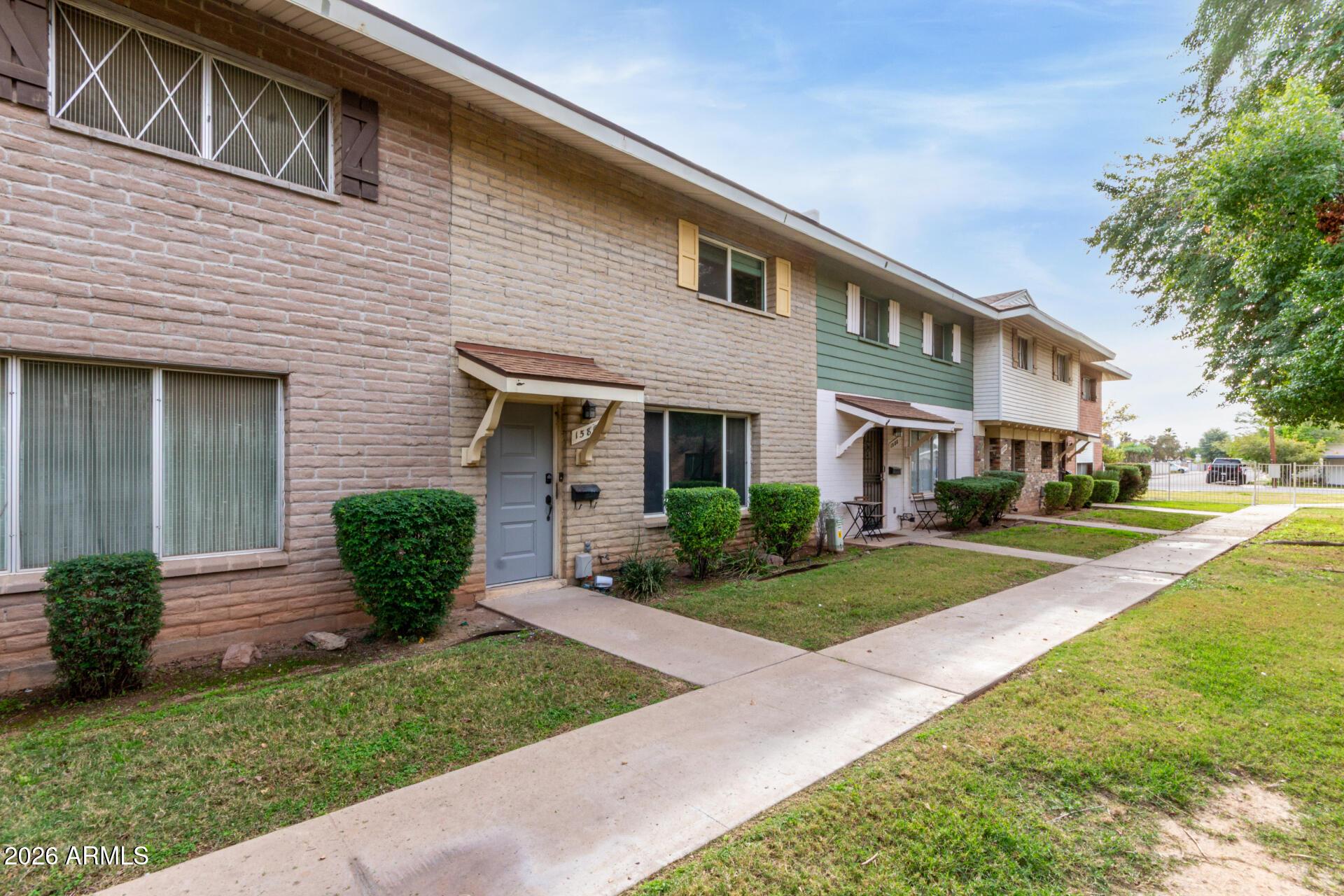 1586 W Campbell Avenue