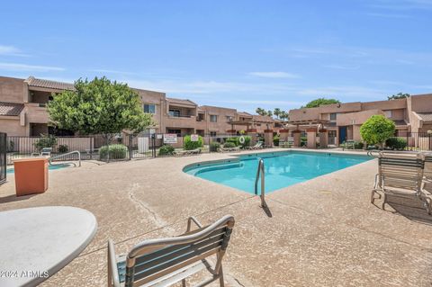 Condominium in Phoenix AZ 10828 BILTMORE Drive 13.jpg