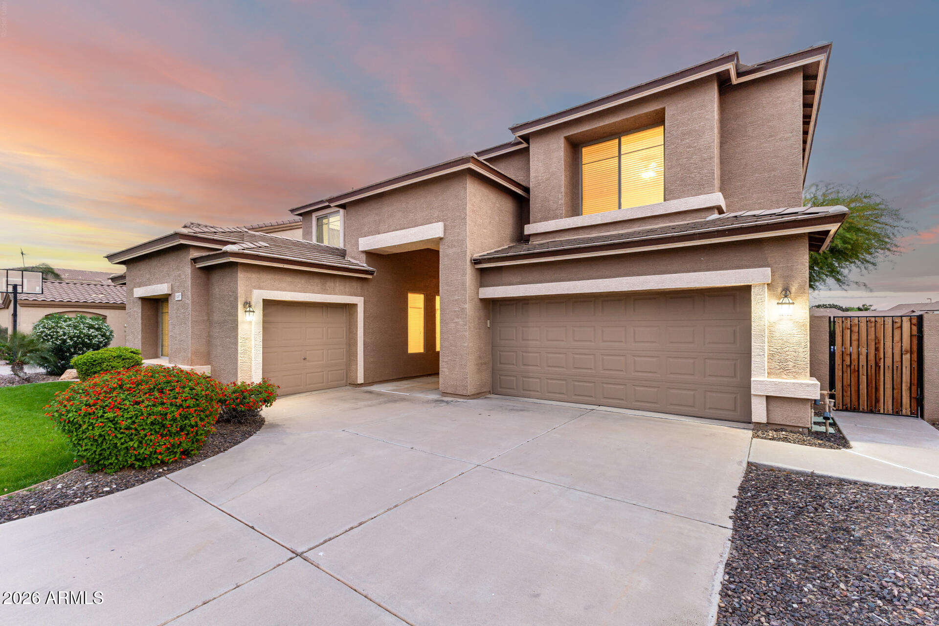 3267 E MAPLEWOOD Street