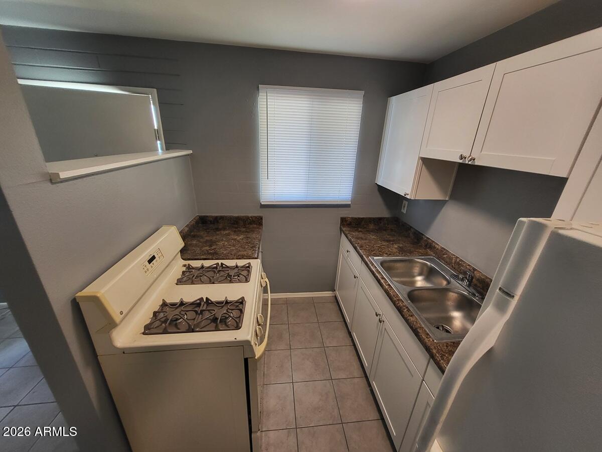 1445 S KENNETH Place H