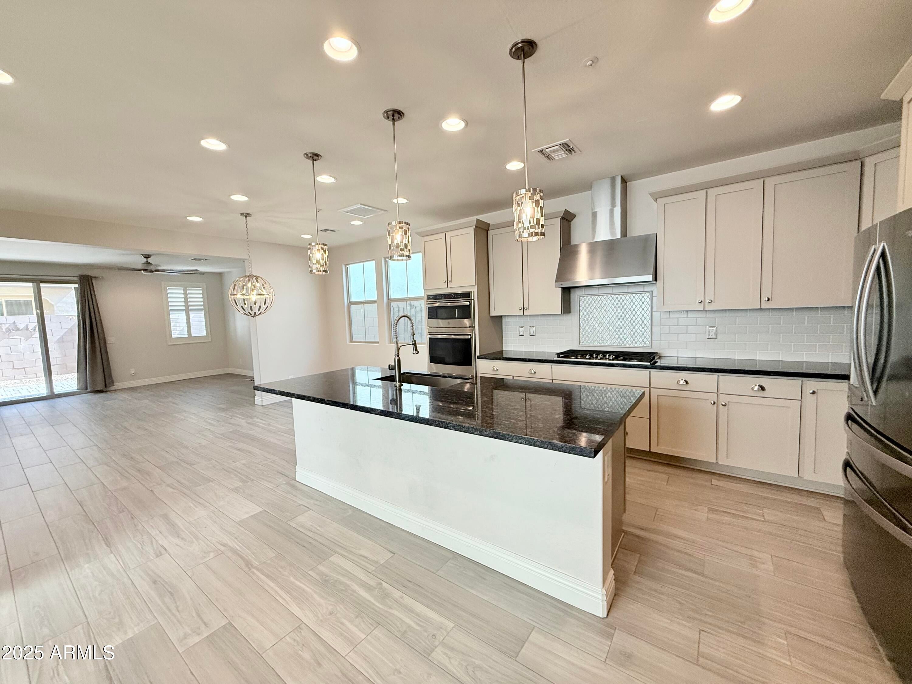 2366 W Gloria Lane