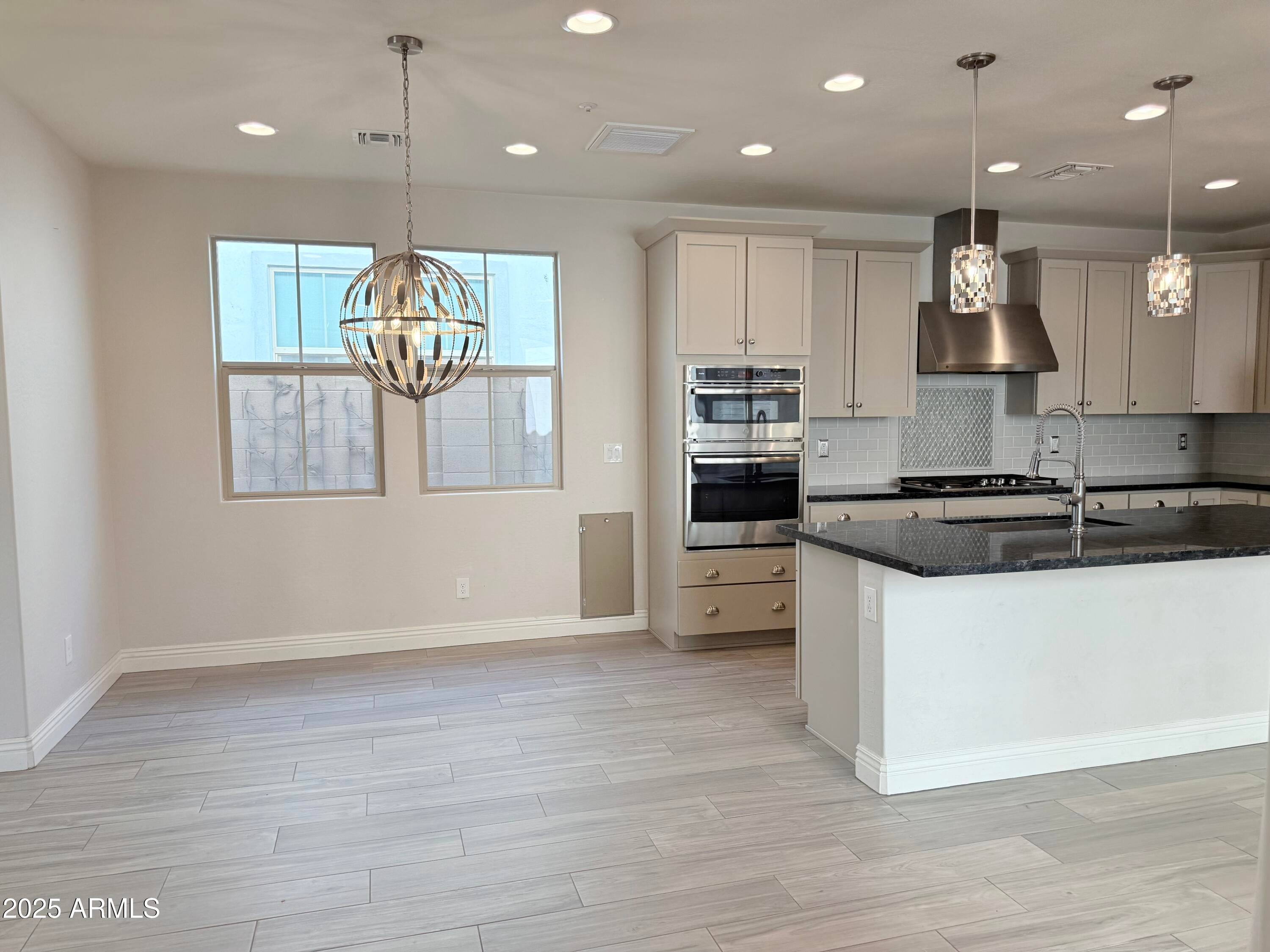 2366 W Gloria Lane