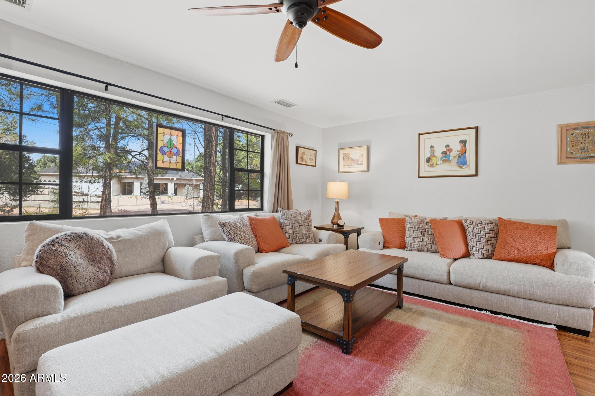 1103 E PINEVIEW Circle