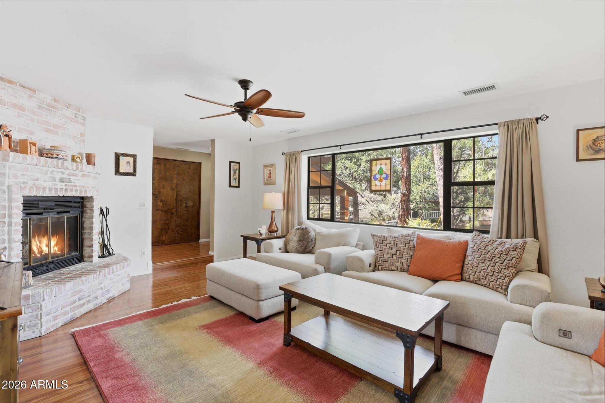 1103 E PINEVIEW Circle