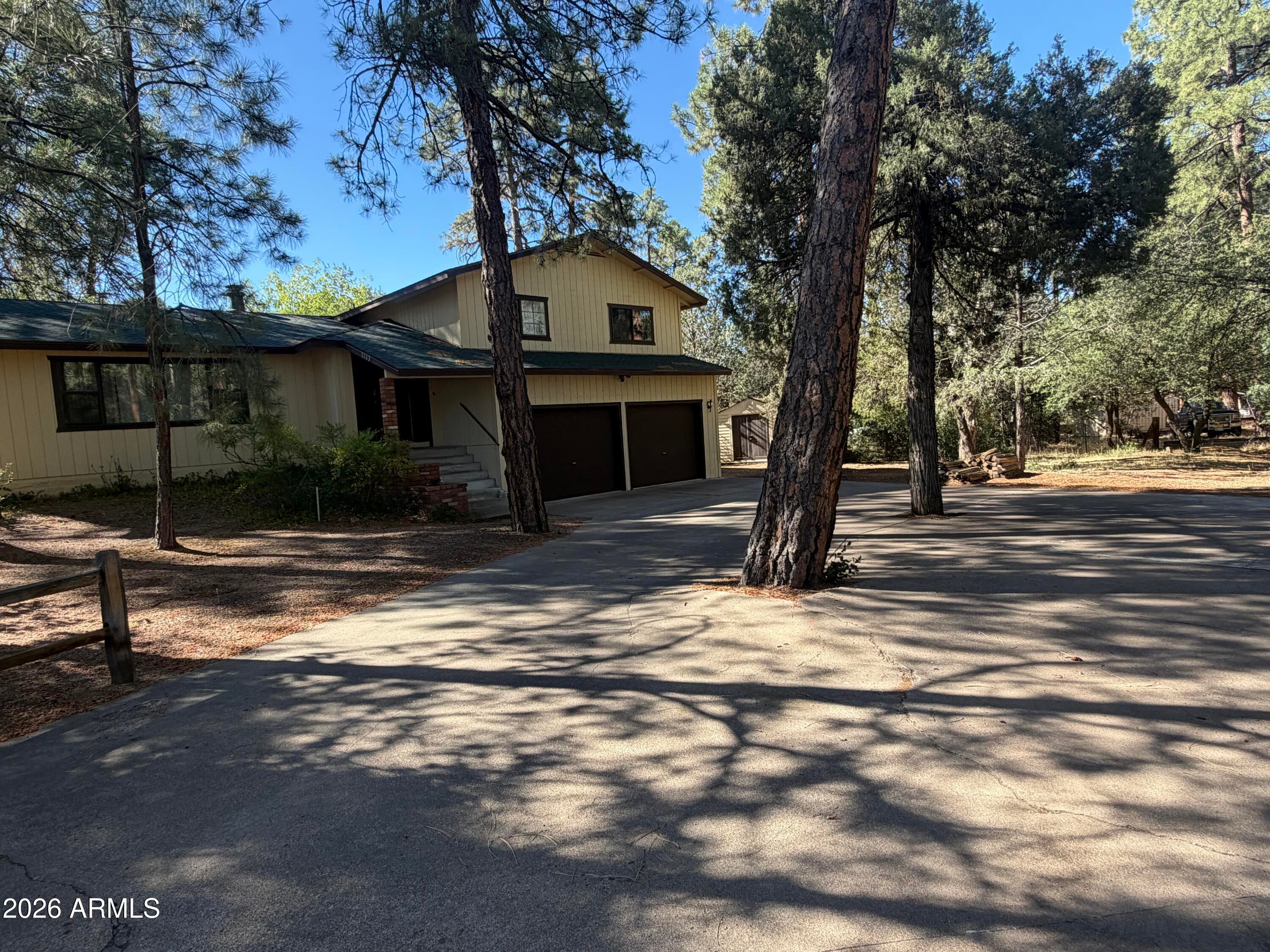 1103 E PINEVIEW Circle