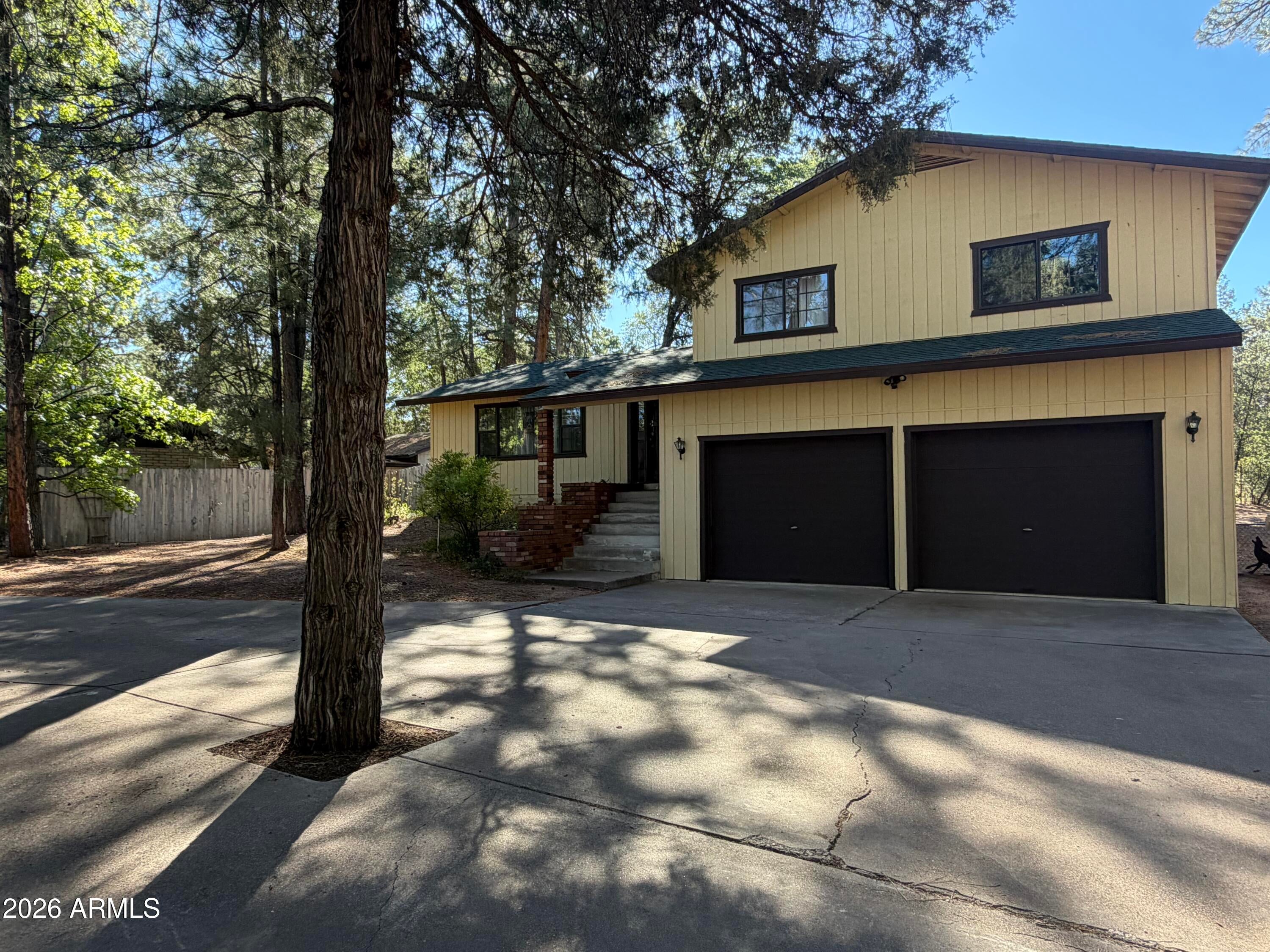 1103 E PINEVIEW Circle