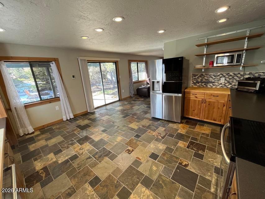 704 N GRANITE Drive