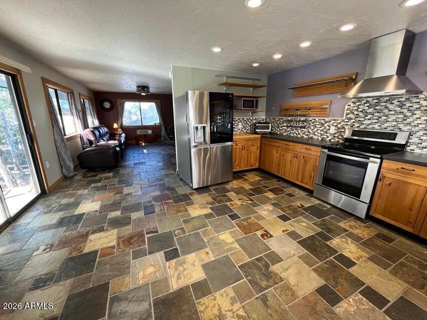 704 N GRANITE Drive