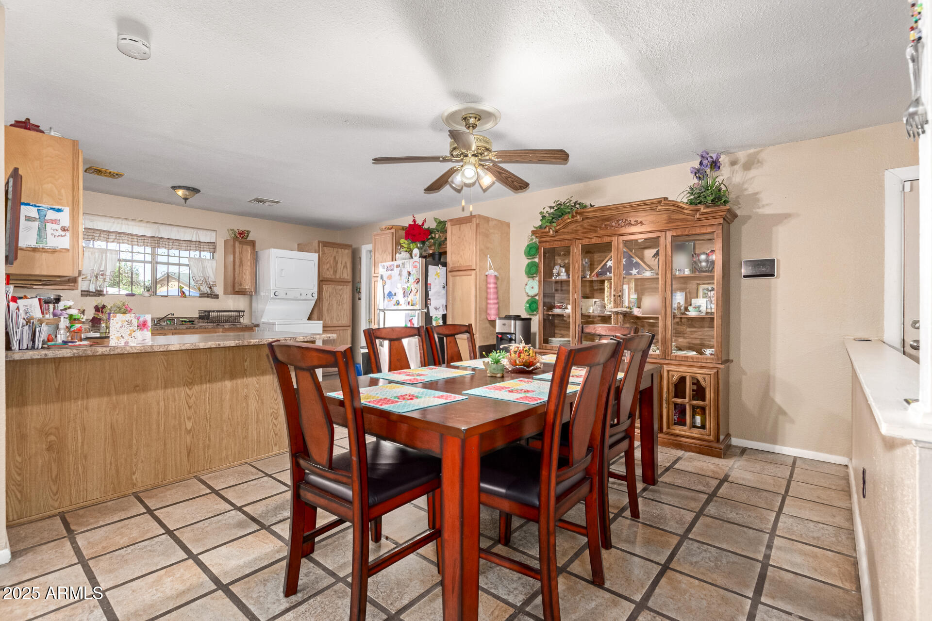 5527 W EARLL Drive
