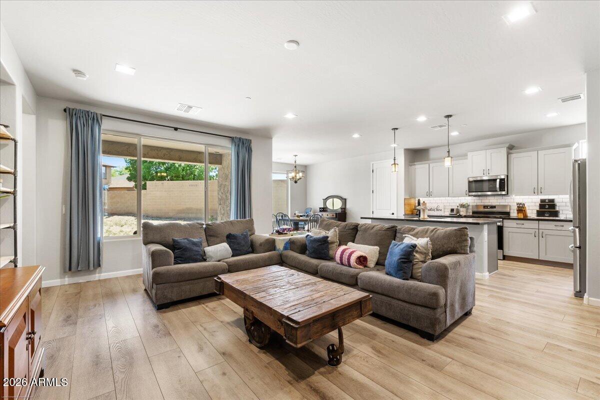 516 CHINABERRY Drive