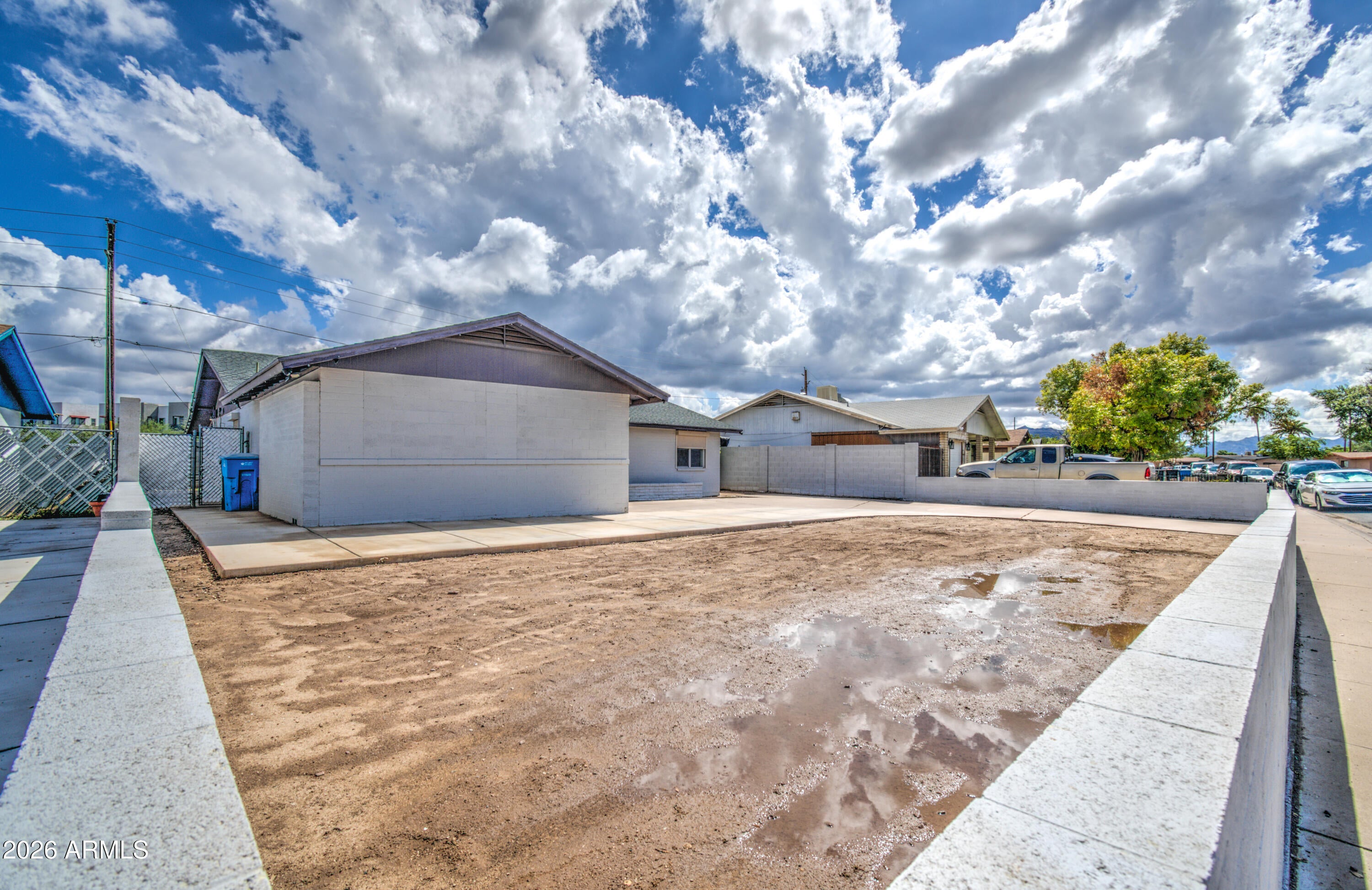 2077 W HIDALGO Avenue