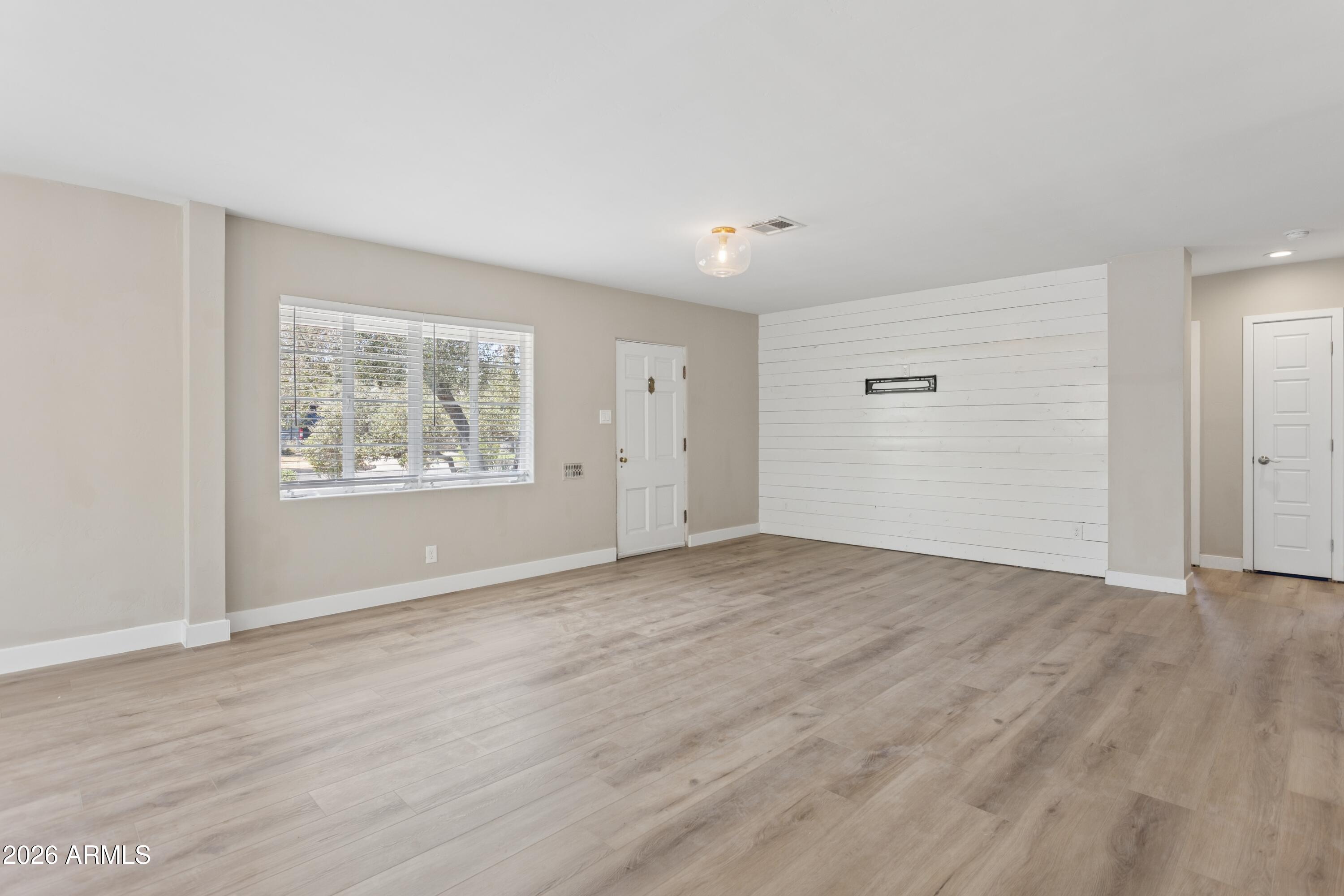 322 W CORONADO Road